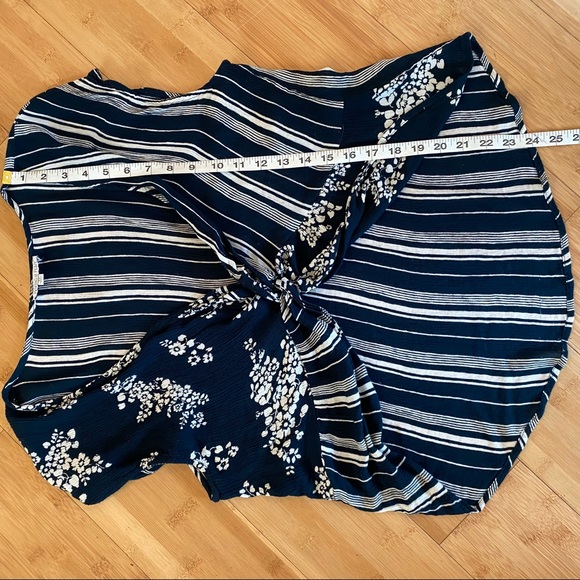 Patrons of Peace Top - Size XS - Knotted Crop Blouse - Picture 6 of 11